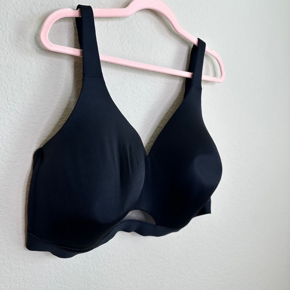 Cacique Black Lightly Lined No-Wire Wireless Bra 48F Cutout Detail - Picture 2 of 7